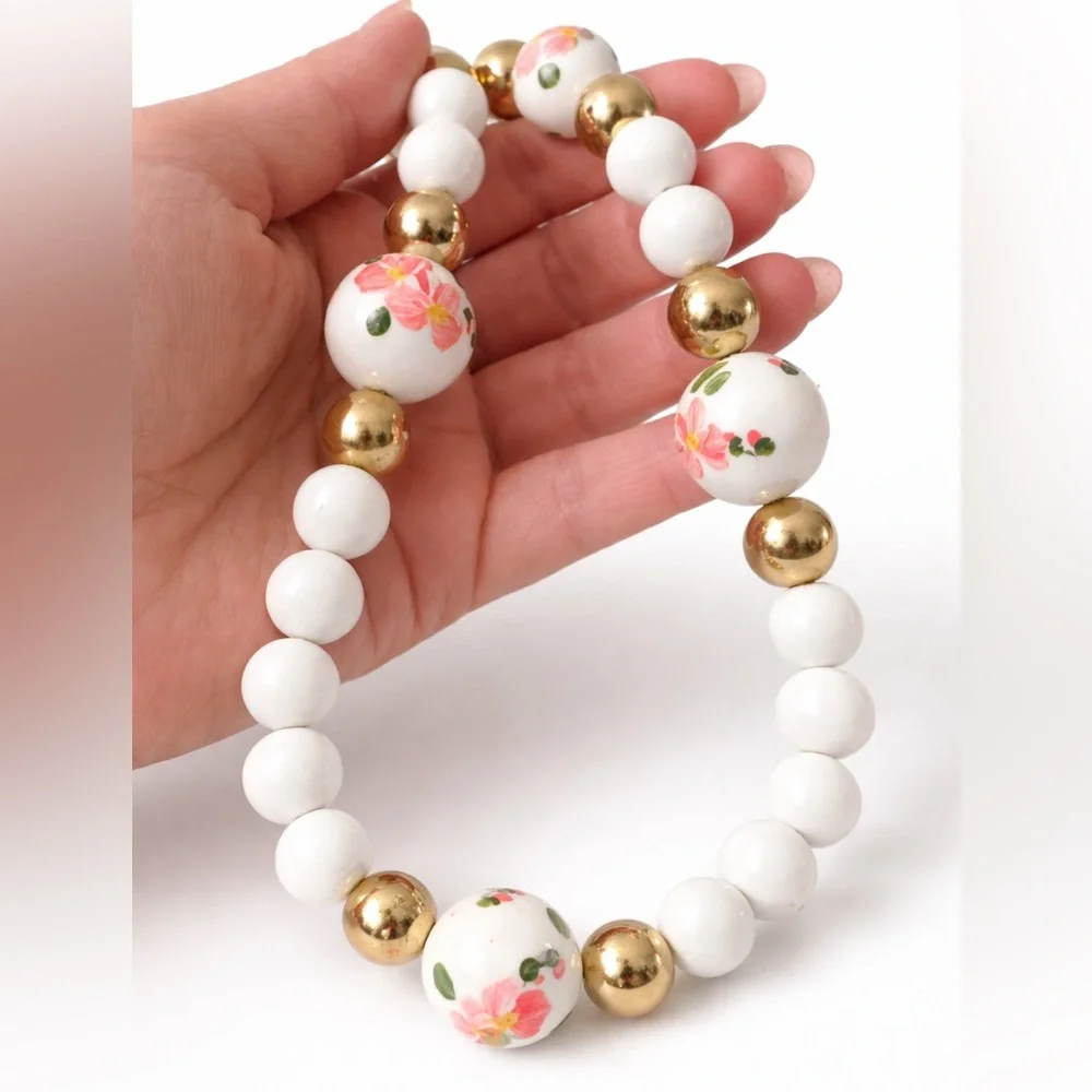Vintage Hand Painted Floral Acrylic Beaded Necklace White & Gold Cottagecore